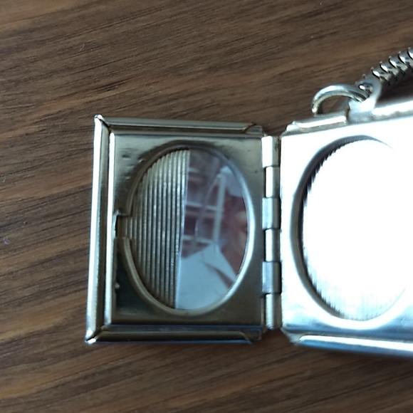 Locket Key Chain - Picture 5 of 5